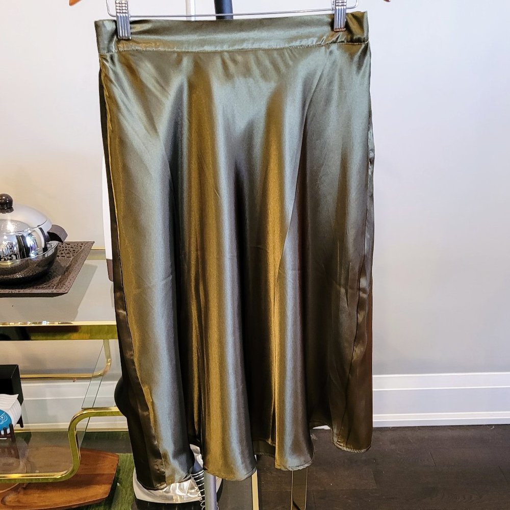 NWOT Bronze/Olive Green Vero Moda Satin A-Line Midi Skirt, size L